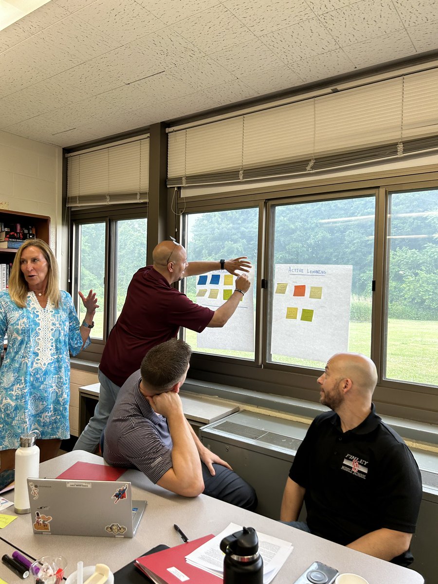 1st day of @GlenCoveSchools Leadership Retreat beginning to discuss importance of vision & what instructional vision means to us as school leaders. Thanks Mr. Nadel, Ms. Ghiraldi & Dr. Hernandez for the ice breaker! @CameronHerold & @BurroughsEDk12 @ASCD