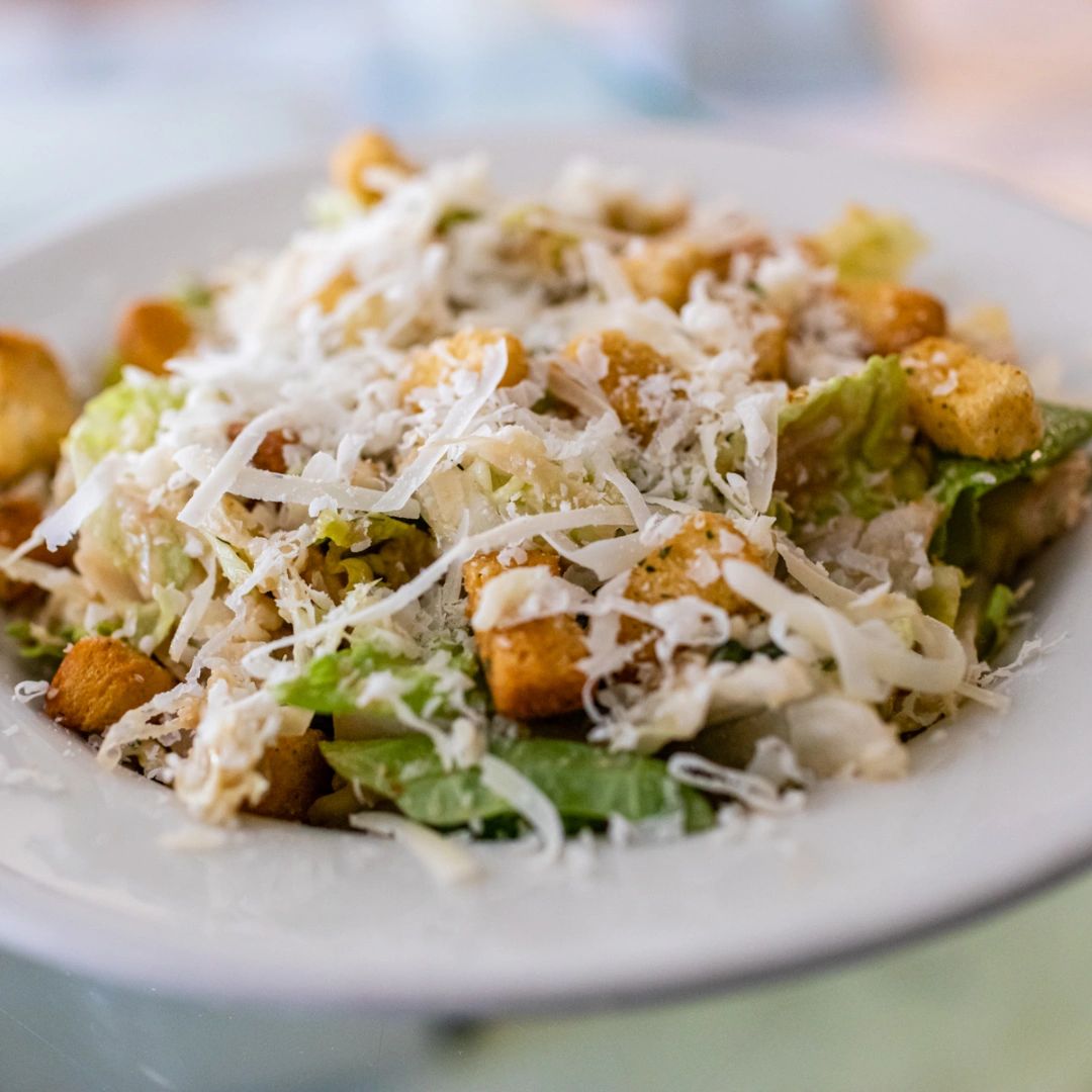 Looking for a fresh and satisfying lunch option? Look no further than Napoli Pizzeria! Our salads are made with the finest ingredients, delivering a burst of flavors with every bite. Join us for a delicious lunch that will keep you energized throughout the day. #SaladLovers