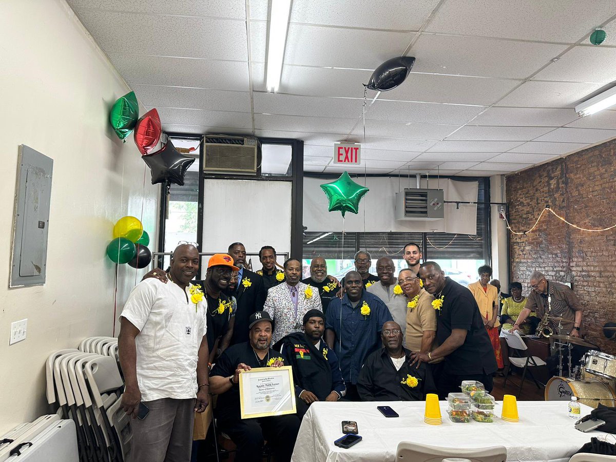 NYPDCommAffairs's tweet photo. This weekend Brooklyn Outreach Police Officer Morales was recognized for his partnership with local organizations &amp; commitment to the Brooklyn communities. 

#ConnectingWhileProtecting @NYCMayorsOffice @mayorsCAU @NYCService @NYPDBklynNorth @NYPDChiefOfDept @NYPDnews @NYPDPC https://t.co/Z6y9st3vBX