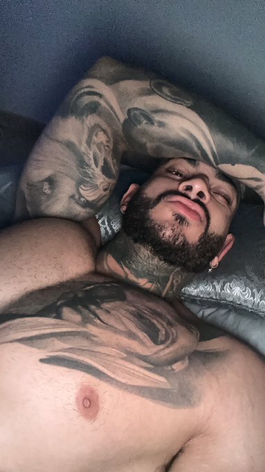 how did you sleep last night?😏  https://t.co/Wy9fRe6Ox2 https://t.co/Rj0Fv4d8Oa