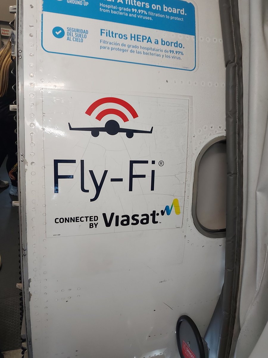Michaelkelly707's tweet photo. I guess you could say I am #FlightStalking myself as i fly from Orlando to Santo Domingo with @JetBlue on this 23 year old Airbus A320 on flight #B62405 . Using messaging apps for free is a nice bonus https://t.co/rfZwL0yERd