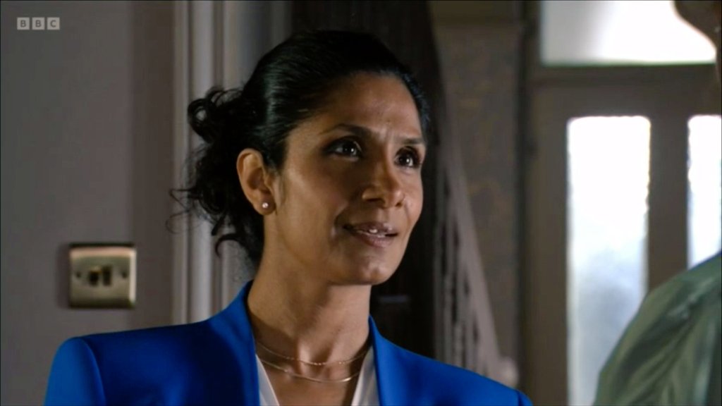 LovingSukeve's tweet photo. Suki wearing blue though! 😍💙
#EastEnders #SukiPanesar #BalvinderSopal https://t.co/29TYrIE9kd