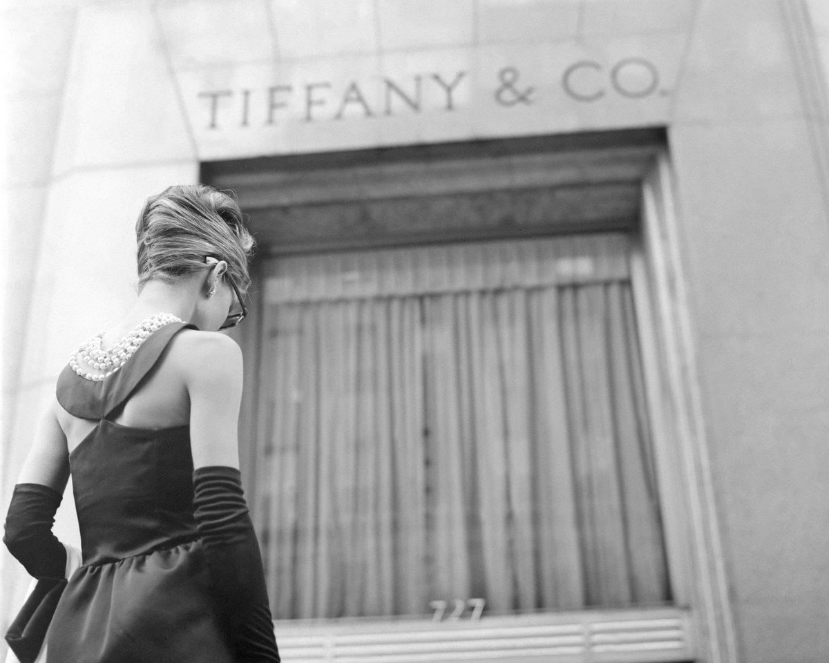 Breakfast at Tiffanys - Audrey Hepburn at Tiffany & Co
#audreyhepburn #1960s #breakfastattiffanys #classichollywood  #tiffanys