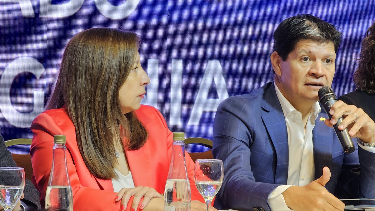 EN #BARILOCHE, CAME Y FUNCIONARIOS PATAGÓNICOS DEFINIERON LA CONFORMACIÓN DEL BLOQUE REGIONAL

#CAME, junto con la gobernadora <a href="/ArabelaCarreras/">Arabela Carreras</a>, la <a href="/camaraBRC/">Camara Comercio Bche</a> y representantes de los gobiernos de Tierra del Fuego, Santa Cruz, Chubut y Neuquén, realizaron el segundo Encuentro