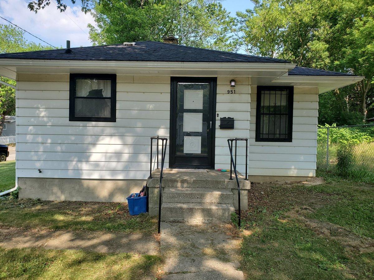 Here is my new listing in Flint, Michigan.  Book your private showing today!

951 Hughes Avenue, Flint, MI 48503

#KellerWilliamsFirst #Mashiska1 #NewListing #JustListed #ForSale #KWFPP #Flint #FlintMichigan