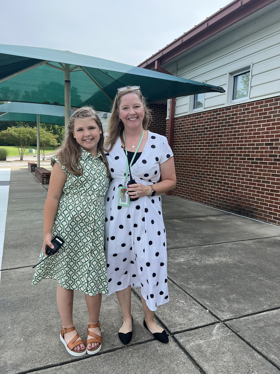 4th grader Emma won the opportunity to be “principal for the day” at the spring fling. Carpool, emails, phone calls, class visits and lunch bunches- she did it all and we are so proud of her!
