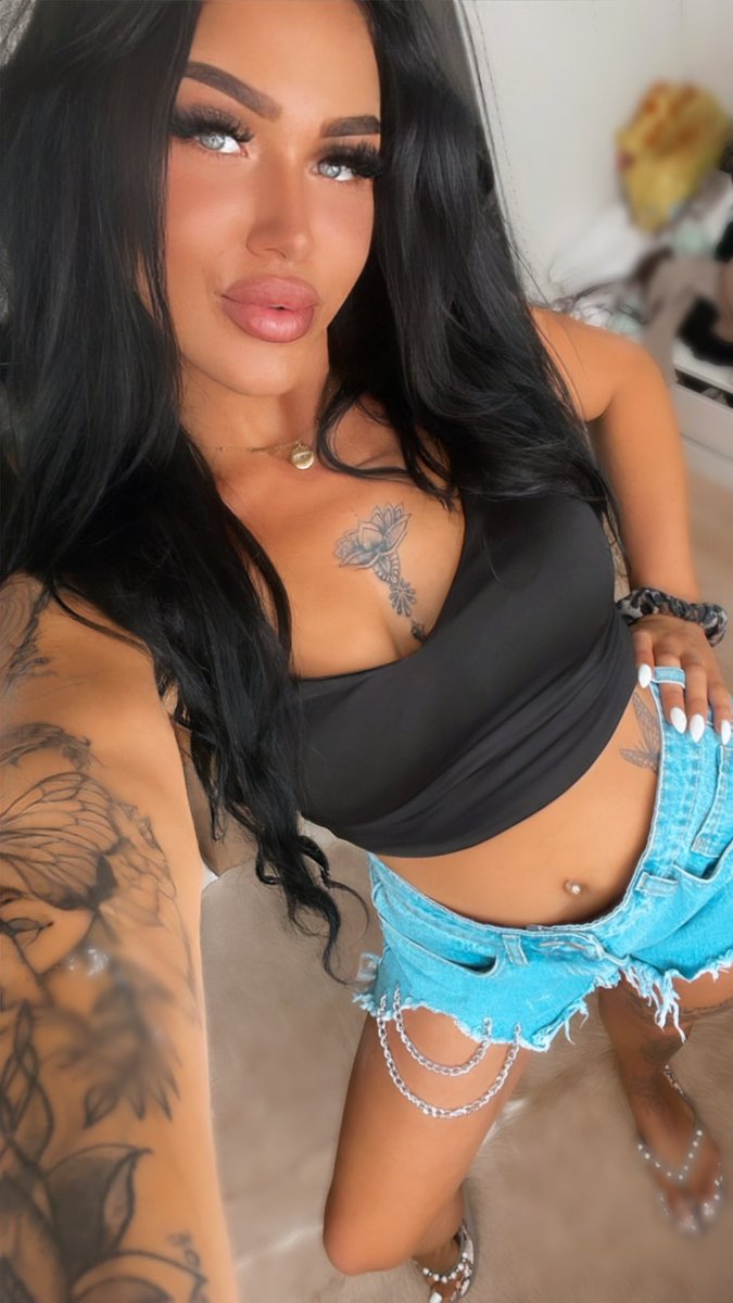 MiaaLatQueen's tweet photo. Meine perfekte, gรถttliche Arroganz und Dominanz zwingt dich in die Knie ๐งโโ๏ธโ๏ธ
Und dann nehme ich dir ALLES, bis du einsam und verarmt bist. Und dann werfe ich dich weg #loserโผ๏ธ
#loserlife #fupm #goddessworship https://t.co/IMSQ9lPWIP