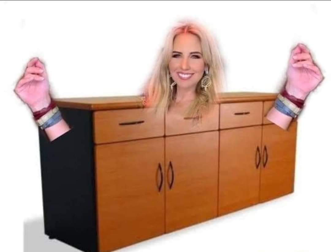 franratre73's tweet photo. #LaCasaDeLosFamososMx 😭😭  o soy un mueble, soy una mujer😭😭
Atte:
El mueble https://t.co/7gq8YKnTfG