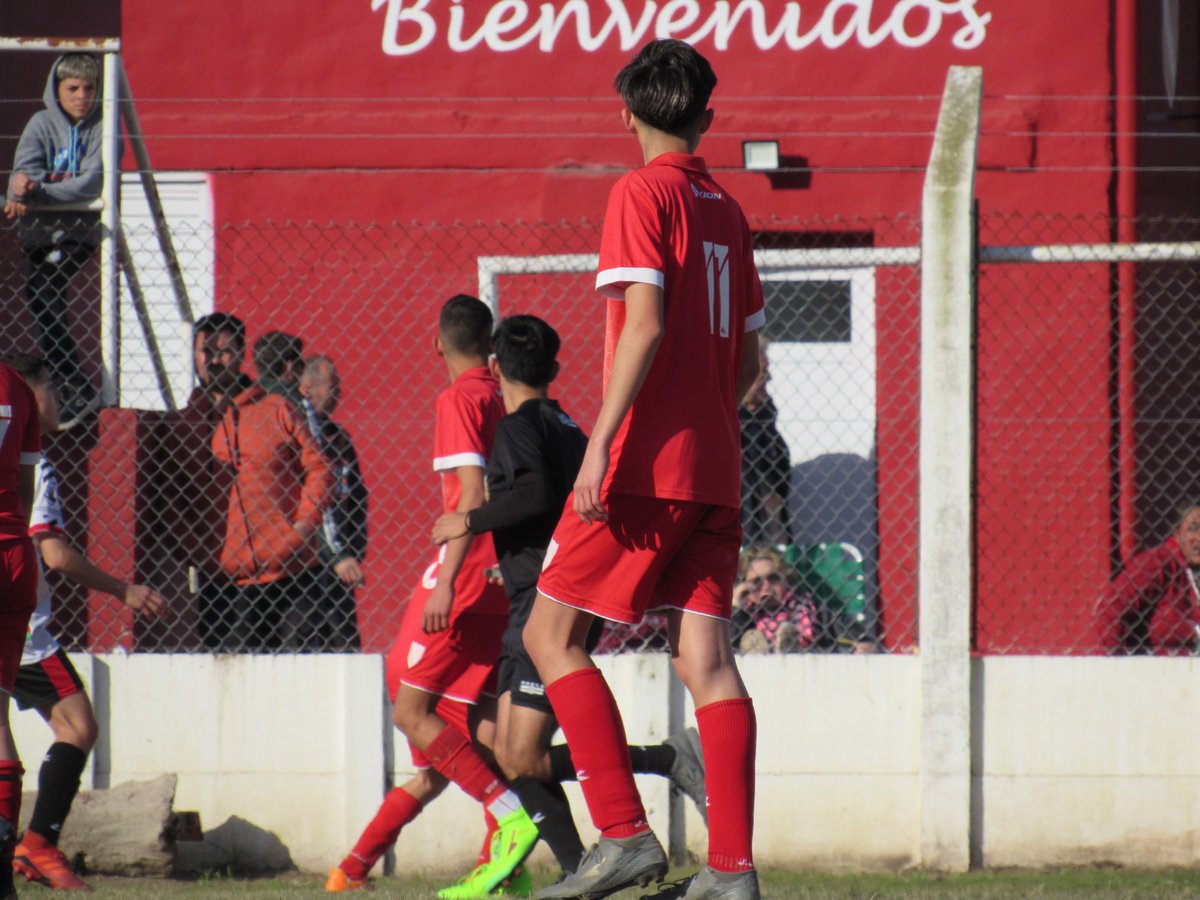 ser ese jugador estrella al q nadie agarra,la pelota no se mancha,no se ensucia ni se embarra🔪❤⚽
