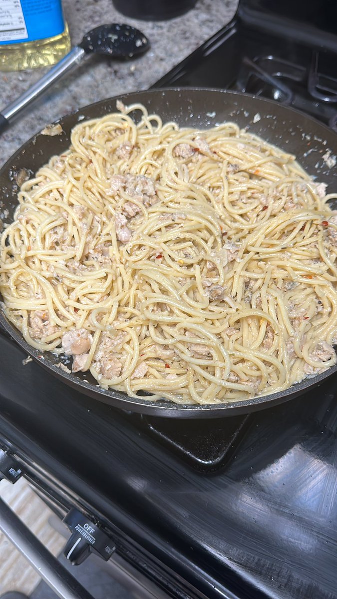 Myk_ShyAli's tweet photo. Spaghetti w/baby clams… #KitchenMC https://t.co/jnUEeFQY3d