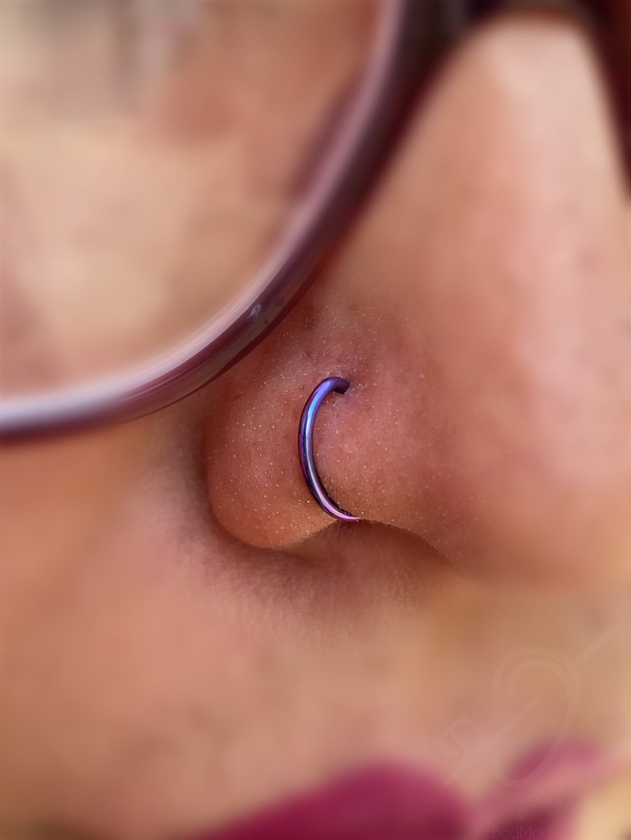 DavidReifert's tweet photo. #nosepiercing cambio de joyería por este cómodo G-Ring de titanio anodizado en Dk. Fiusha 🥳 adaptándose perfectamente a la anatomía del ala nasal 🫶🏻 #piercingseguro #piercingstudio #nostrilpiercing #finejewelry #titaniumanodizing #piercingtexcoco #piercingideas #texcoco https://t.co/3gKB37RiFk