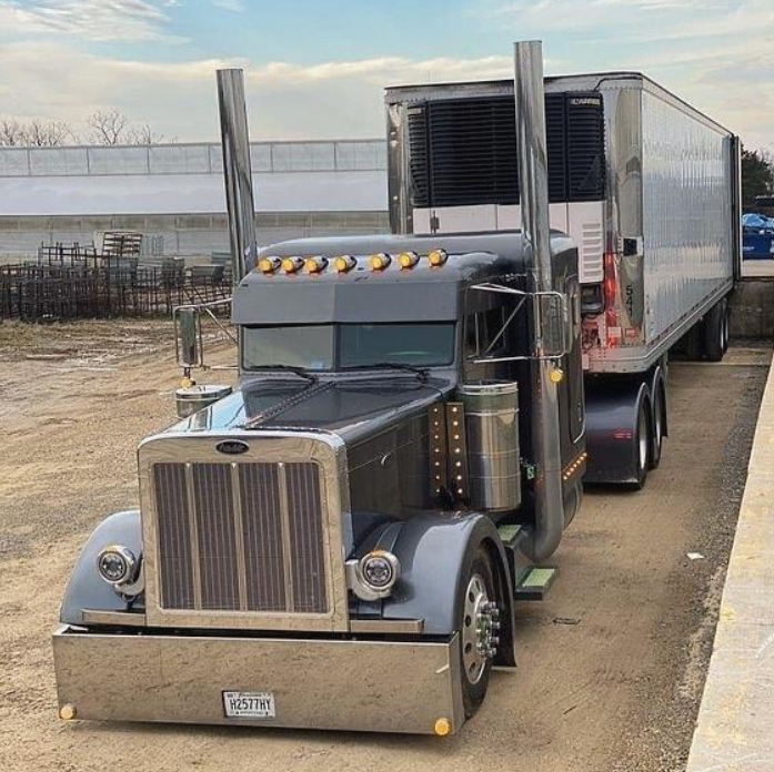 LubeZoneInc's tweet photo. Ruling with steel and diesel οΏ½οΏ½
πΈ: @michael_bigrig.1985
πππ π π€πͺπ§ ππ€π£π©ππ£π©? ππ€π‘π‘π€π¬ πͺπ¨! π₯π@LubeZoneInc #LubeZone #FastIsBack #peterbilt #peterbilt359
#peterbilt #peterbilt359 #peterbilt379 #peterbilt389 #peterbilttrucks #peterbilttruck https://t.co/ur1fzccHA4