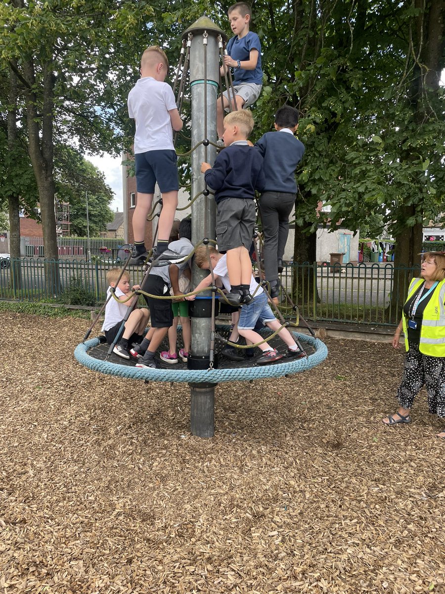 Mrs Macartney tweet media