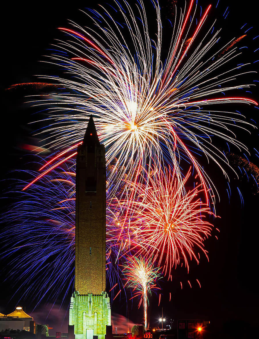 You can't celebrate July 4th without fireworks! Head out to Jones Beach on the 4th and enjoy the spectacular show. You can find out more here:
bit.ly/3NnEgMd

📷: @JonesBeachAmphitheater
