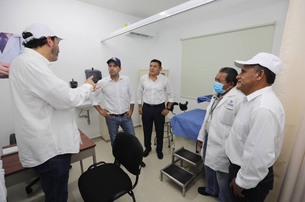 MauVila's tweet photo. En #Tesoco, comisaría de #Valladolid, entregamos los trabajos de remodelación y equipamiento del Centro de Salud, para ofrecer una atención médica de calidad con espacios más cómodos, acercando la salud a las familias del interior del estado. Estamos rehabilitando 50 Centros de Salud y vamos a terminar de remodelar los 144 centros de todo el estado, cambiando los servicios médicos en beneficio de las y los yucatecos.