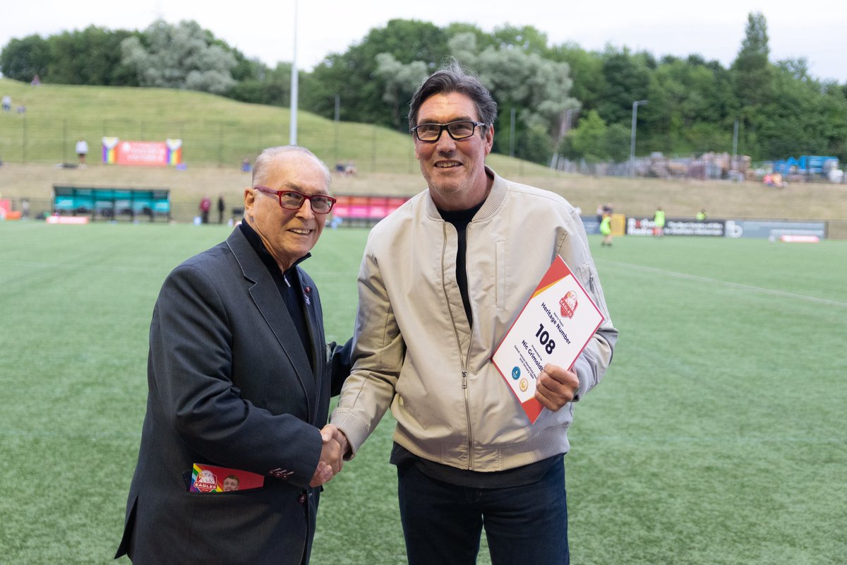 SheffieldEagles's tweet photo. 🔢 Heritage Number Presentation last Friday at @OLPStadium

@Halafi01 : Heritage 9️⃣9️⃣ - Debut on 28th August 1988 vs Bramley

Nic Grimoldby: Heritage 1️⃣0️⃣8️⃣ - Debut on  2nd January 1989 vs Mansfield

@WSmiles1: Heritage 1️⃣1️⃣0️⃣ - Debut on 15th January 1989 vs Batley

🦅 #OneClub https://t.co/rNWXGHJlJo