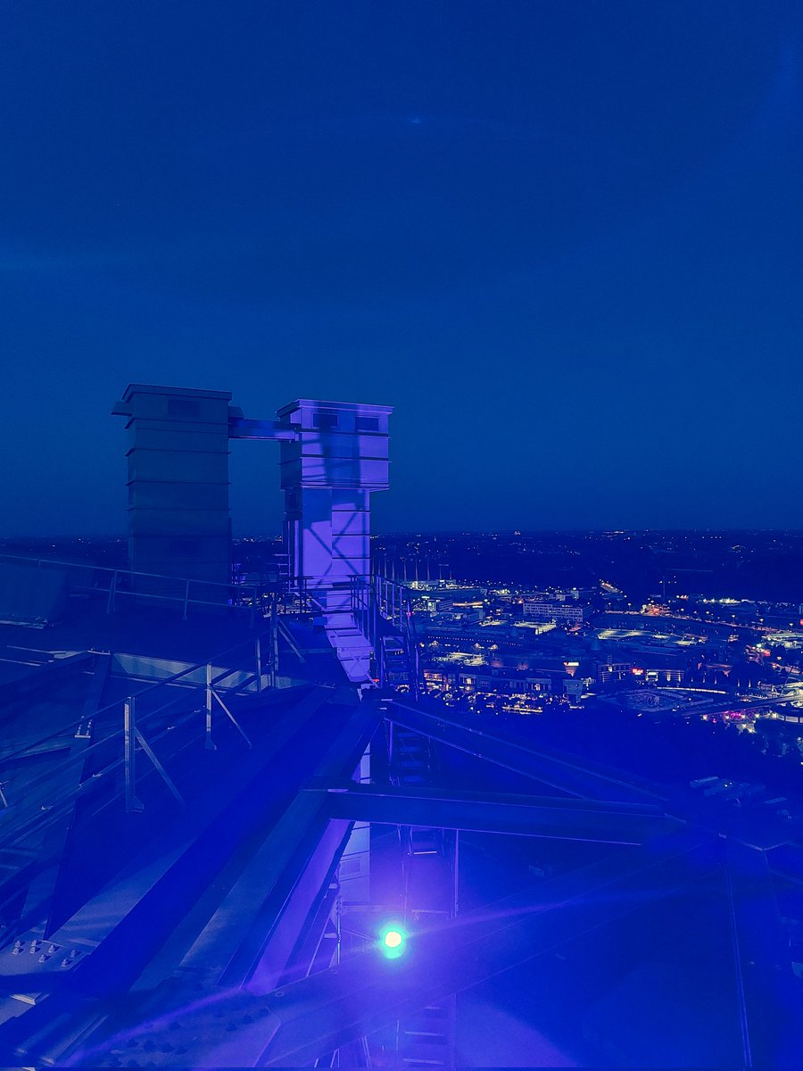 #blue time on a #roof

#weekend #gasometeroberhausen #gasometer #extraschicht #extraschicht2023 #ruhrgebiet #ruhrpott #orange #favouritecolour #industrial #oberhausen #germany #europe