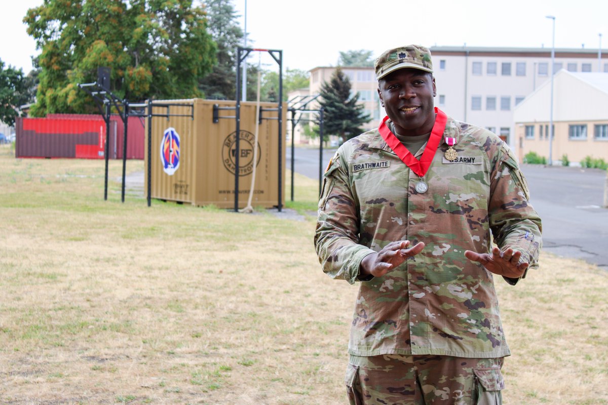56ArtilleryCmd's tweet image. MG Maranian surprised LTC Brathwaite with an induction into the honorable Order of Saint Barbara. 

Congratulations Sir! 🇺🇸Thank you for your service!🇺🇸
United States Field Artillery Association

#Pershingstrong #56thac #beallyoucanbe #fieldartillery  @OfficialUSFAA