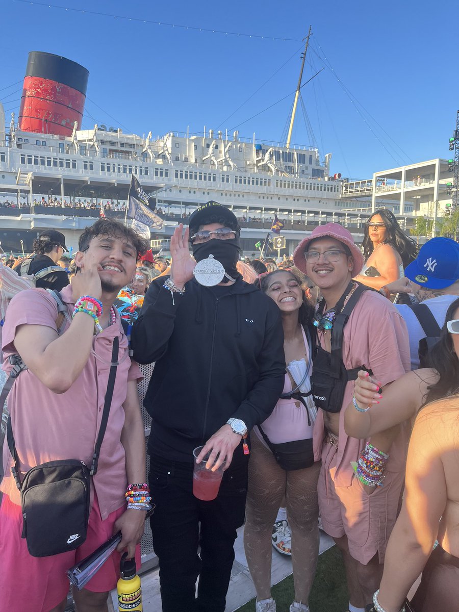 trin on Twitter "if i was this close to him i would’ve been sucking