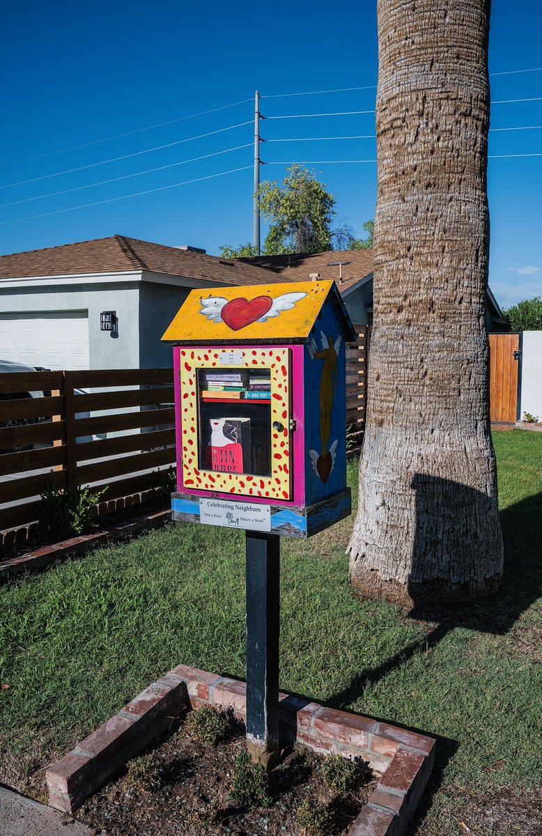 Our #bookloving #staffphotographer @rootbeerphoto was in Phoenix, AZ last week & did what he usually does... goes on a @LtlFreeLibrary hunt! 🤣📚❤️ #littlefreelibrary #phoenixAZ #littlefreelibraries #bookwormwithacamera #booksinthewild #takeabook #leaveabook
