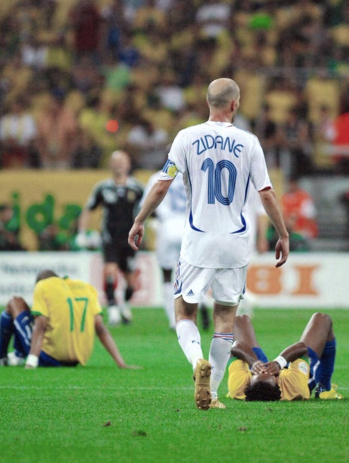 Football Pictures That Go Hard on Twitter: 