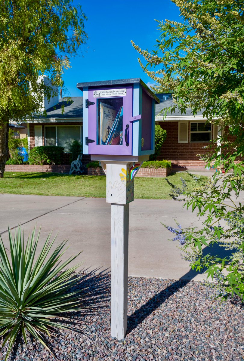 Our #bookloving #staffphotographer @rootbeerphoto was in Phoenix, AZ last week & did what he usually does... goes on a @LtlFreeLibrary hunt! 🤣📚❤️ #littlefreelibrary #phoenixAZ #littlefreelibraries #bookwormwithacamera #booksinthewild #takeabook #leaveabook #arizonareading