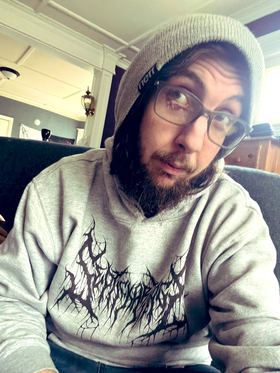 Does anyone else have a merch mood of what you wear throughout the week? 

#music #bandmerch #deathmetal #slam #septickarnage #slamminganimegrind #chuggy #hoodies