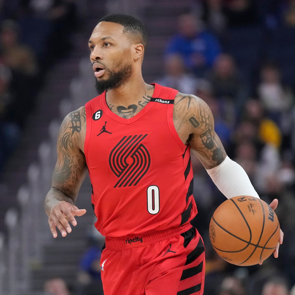 BREAKING: After discussing Portland’s future with Damian Lillard, the Blazers continue to “stay committed to building a winner around Dame.”