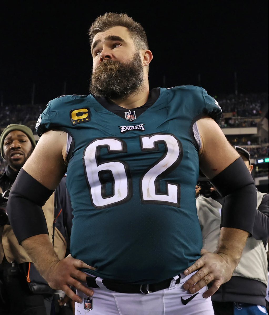 PHLEaglesNation's tweet photo. Jason Kelce says Jalen Hurts still “beats himself up” over the SB loss: “I’ve spoken to him about it. He still beats himself up over this play, that play.. I’m like ‘Dude, you had the best performance ever by a QB in the history of a SB, you did just fine.”

(via @JAKIBSports) https://t.co/yKbxZvdDNB