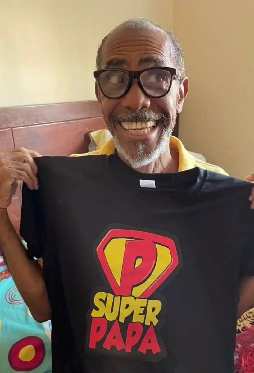 Hola gente! Por favor Lucho Aguirre necesita su ayuda. Está es el Teodoro Maldonado Carbo y necesita una transffusión urgente, no se la quieren hacer porque debe 16 pintas, acérquense a donar, su vida corre peligro.
Luis Aguirre Ford 
C 0906653712