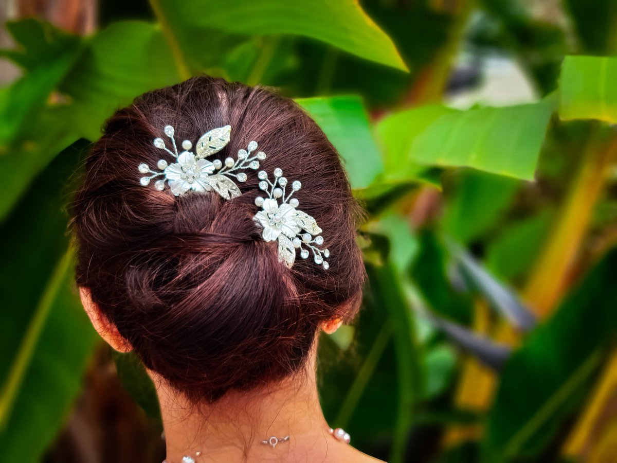 Thanks for the great review Amber G. ★★★★★! etsy.me/3CLPRj8 #etsy #crystal #wedding #christmas #rosegold #fairytaleprincess #bridalhairpins #weddinghairpins #bridalhairvine #hairjewelry #pearl #flower #bride #bridesmaid #bridal #weddinghair #gift #hairstick