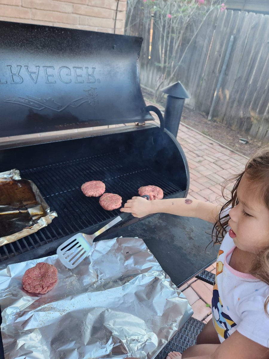 CoachGomez_SRT's tweet photo. Start'em young!!!! Making some @SuckleBusters SPG burger #dadlife #summergrillin https://t.co/deTiU1wO5l