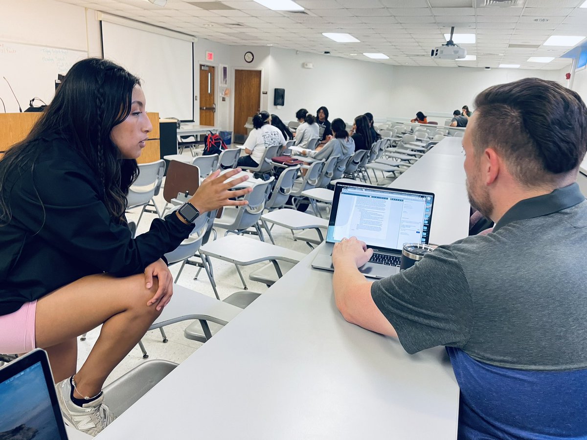 GraceBerumen's tweet photo. Hard to believe we had our last college for a day and started our last week of MAPS! It’s been so much fun getting to know incoming and future Wildcats this summer 💜
#kstatedmsa
#kstatediversity
#kstateprojectimpact
#MapS2023
#kstate
#kstatecollegeforday https://t.co/xoTpucU9ah