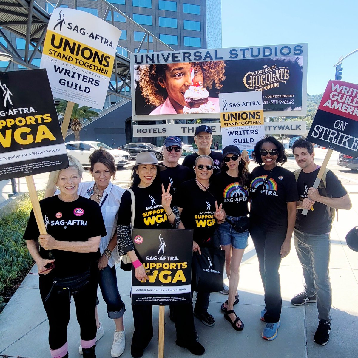 SAG-AFTRA members standing #unionstrong at #universalstudios  this morning!

We are in full support @WGAEast @WGAWest. @ShariBelafonte1 @xoJodiLong @Frances_Fisher @ErinFritch @OstrowRon @MsJoelyFisher @charliebodin @AvisBoone
#WGAStrong #sagaftramembers #WGAEast #wgawest