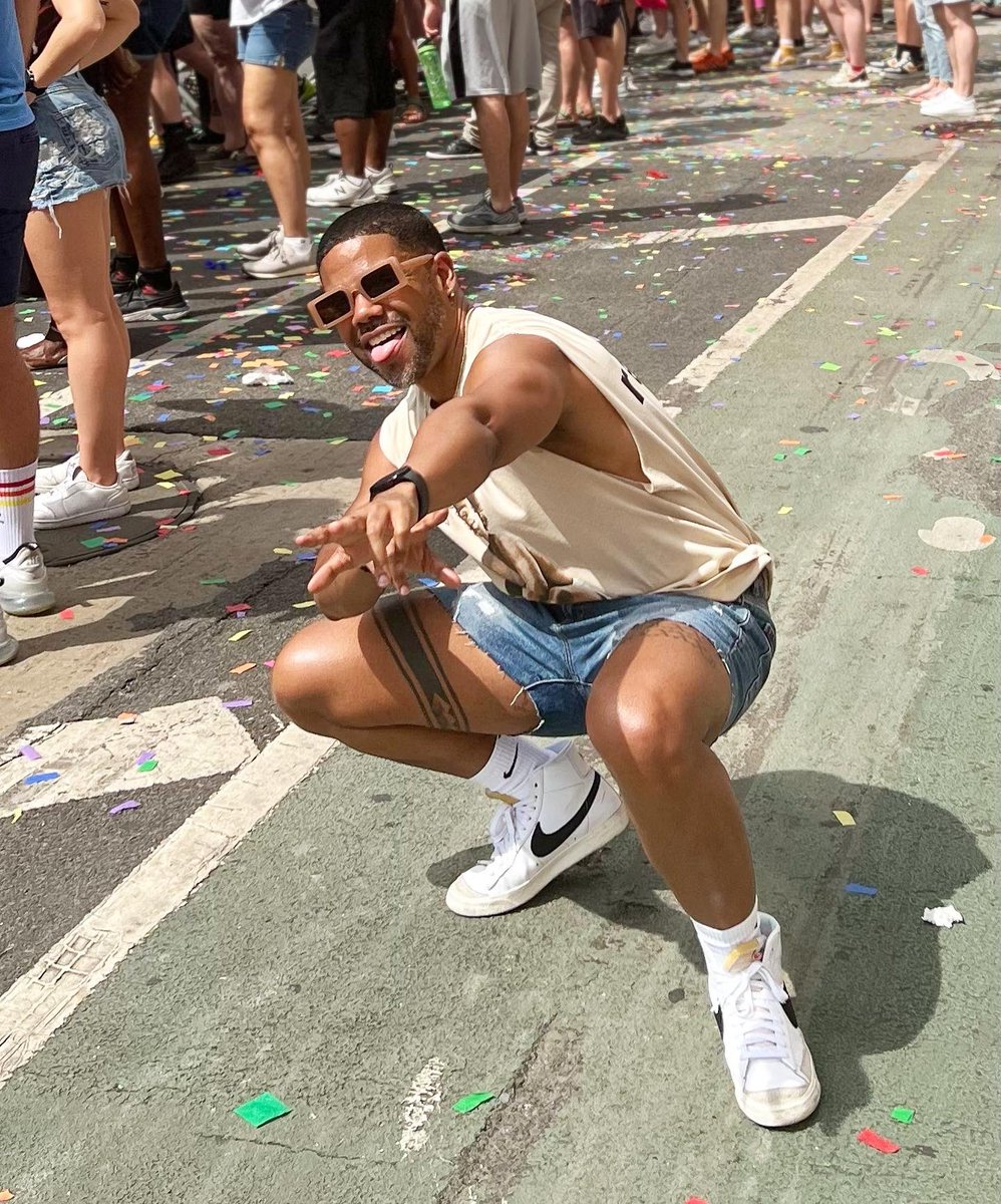 author_brandon's tweet photo. Black Boy Pride ๐ณ๏ธโ๐ #PrideMonth #higay https://t.co/EoQys9WxYw