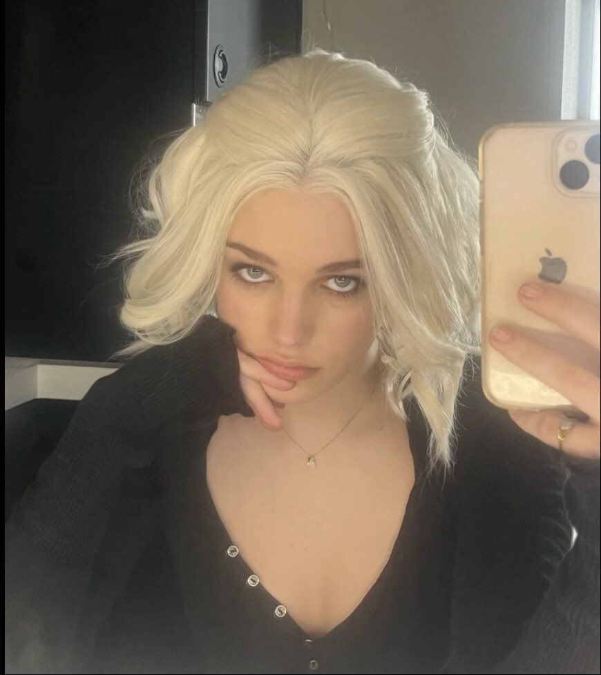 New Teagan Croft BTS from DC Titans season 4!