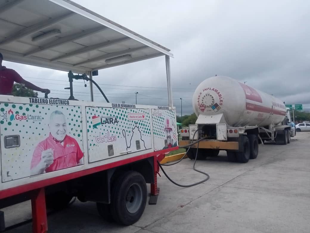 #25Jun 1.590 cilindros fueron distribuidos mediante nuestra Planta Móvil Nicolás Maduro, 
en la Redoma de Agua Viva ubicada en el municipio Palavecino.
#VenezuelaConPutin