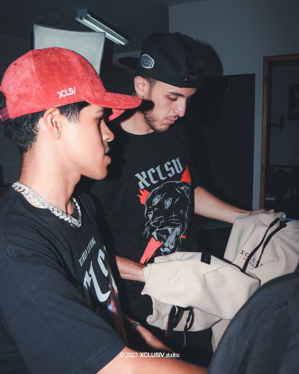 xclusivco's tweet photo. Siempre adelantados 📈 #LosdelaX 
Encuentra la prenda que necesitas en nuestra web: https://t.co/j3ttSm41gy
Hacemos envíos nacionales e internacionales 🌐
.
#xclusivlifestyle #worldwide #streetweardaily #hypebeaststyle  #streetwearoutfit #modastreetwear #mensfashion https://t.co/ufPMqQ5Etq