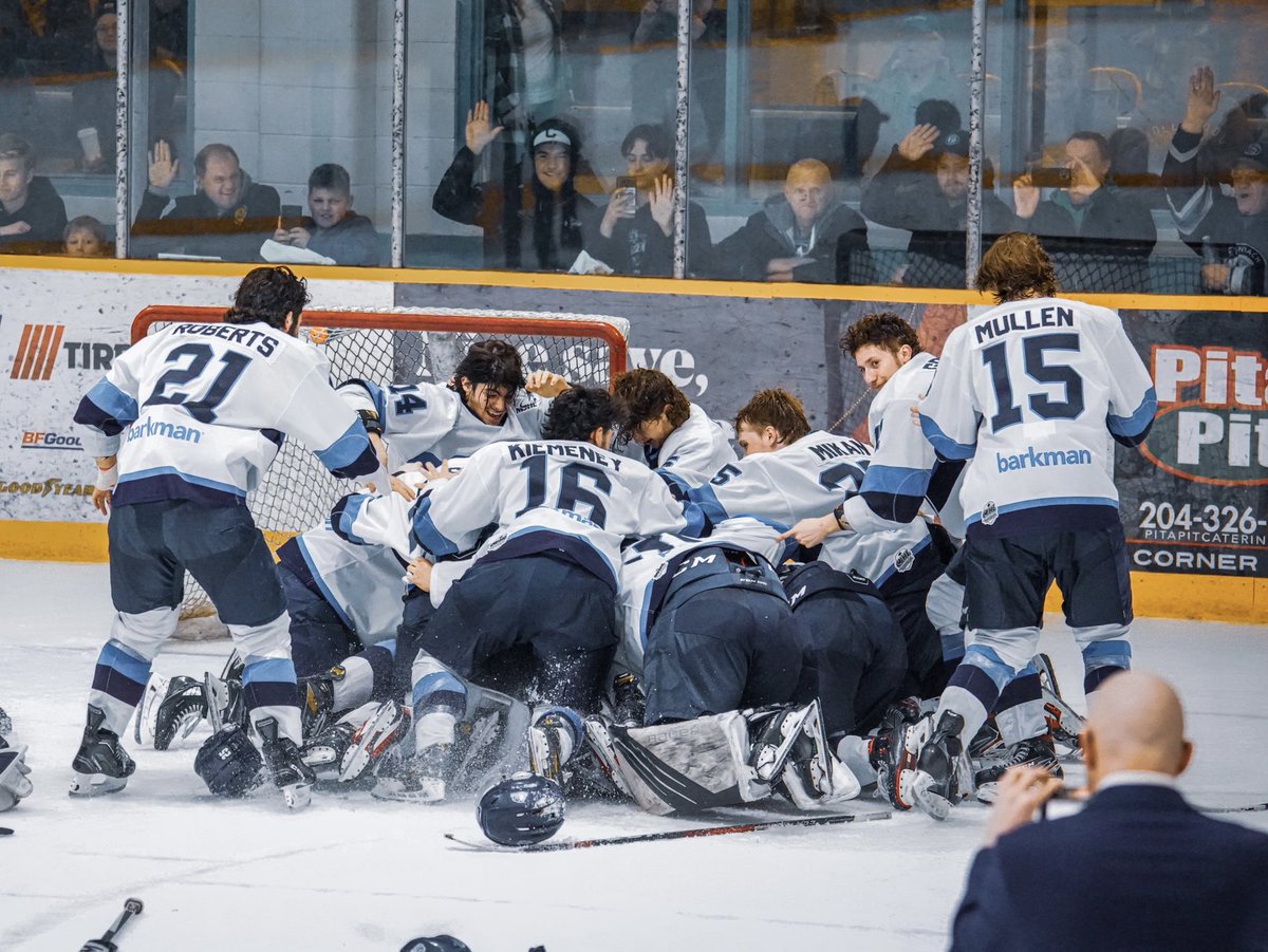 That moment when a coupon for a free pound of wings 🍗 is tossed in the crease. I think Ty Paisley got it, he’s in there somewhere. #MJHLHockey