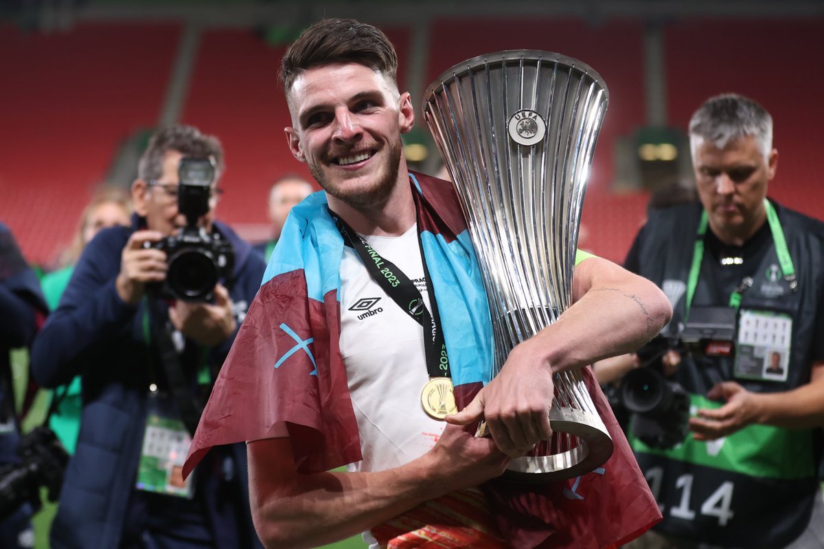 Manchester City have submitted their first bid for Declan Rice tonight — as expected. 🚨🔵 #MCFC

Man City proposal is worth £80m plus £10m fee, as @David_Ornstein has reported.

West Ham have received the proposal one hour ago. Arsenal still in.

More to follow.
