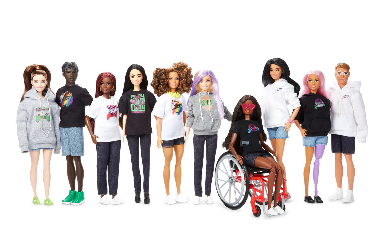 MissDeusGeek's tweet photo. A Barbie dreamhouse @Xbox console with 5 different Barbie themed controller plates?? 😍😍😍

AND a range of inclusive Barbie dolls kitted with Xbox gear?

Diversity &amp; inclusivity at its finest!! I can already hear my niece screaming with excitement 💚💚 https://t.co/9fjRie1zAX