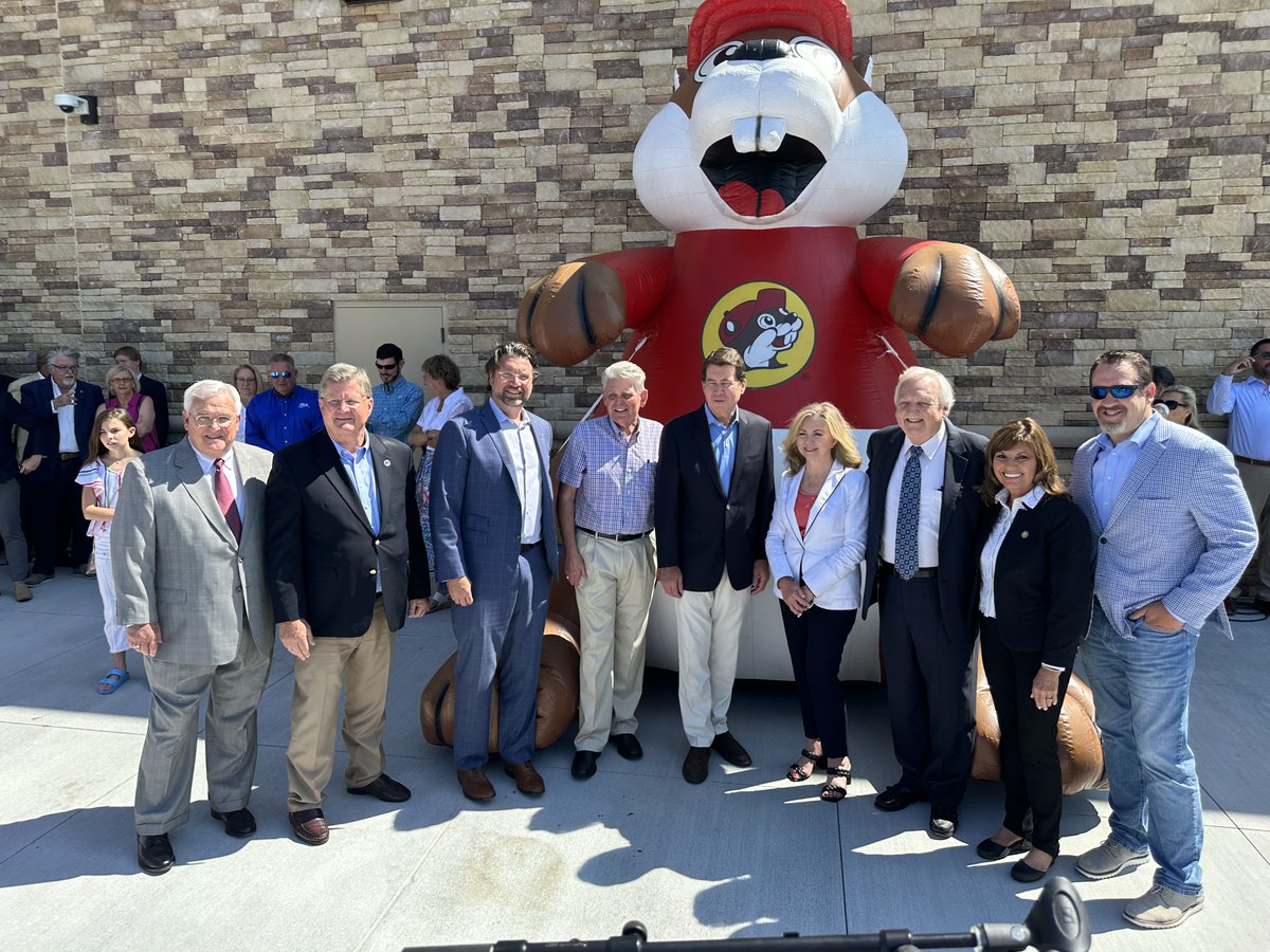 RepAndrewFarmer's tweet image. Tennessee is the business friendly state and we continue to prove that! It was an honor joining other Tennessee leaders at the grand opening of Buccees in Sevierville today! Make sure that you stop by soon!