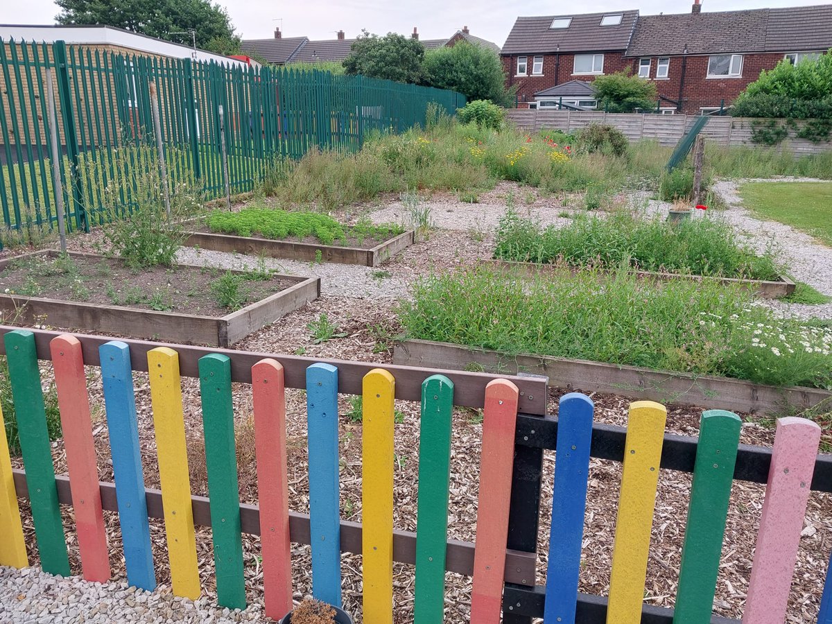 LtdGms's tweet image. Some images from a recent community project at Hindley All Saints Primary School via the community noticeboard which is  set up by @WiganCouncil and part of #thedeal.
Well done to Sean, George, Ben and Nik and #teamgms