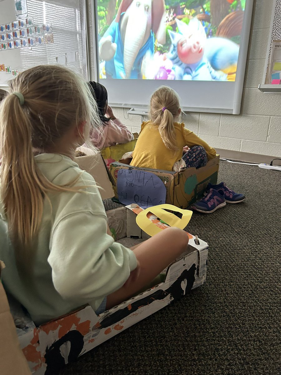 bsteer_'s tweet photo. BOX CAR DRIVE-IN MOVIE 🎥 🍿
•
•
•
@cedarhollowps #thehollow https://t.co/OJ2DlDld2n