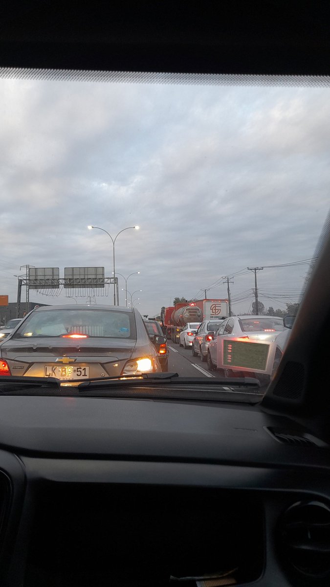 SbiteAndy's tweet photo. Taco larguisimo en talca hacia el norte, ya van 3 horas #Ruta5Sur https://t.co/SMoKgCD3JU