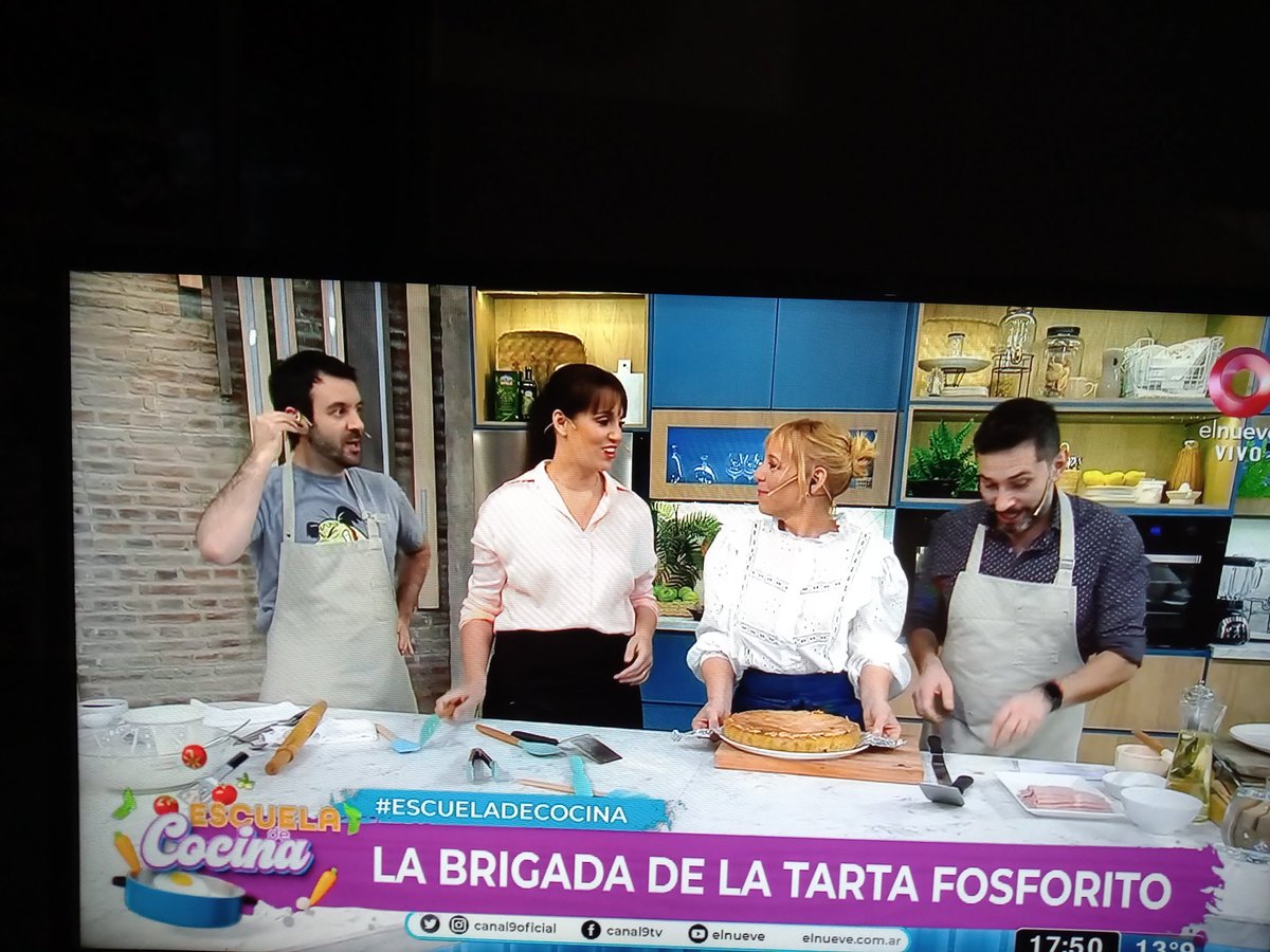 #escueladecocina
Gracias por darnos Humor & Recetas. todos los días 🥩🍗🎂🎁
FELIZ.🎶  BI. MENSUARIO🎼🏆