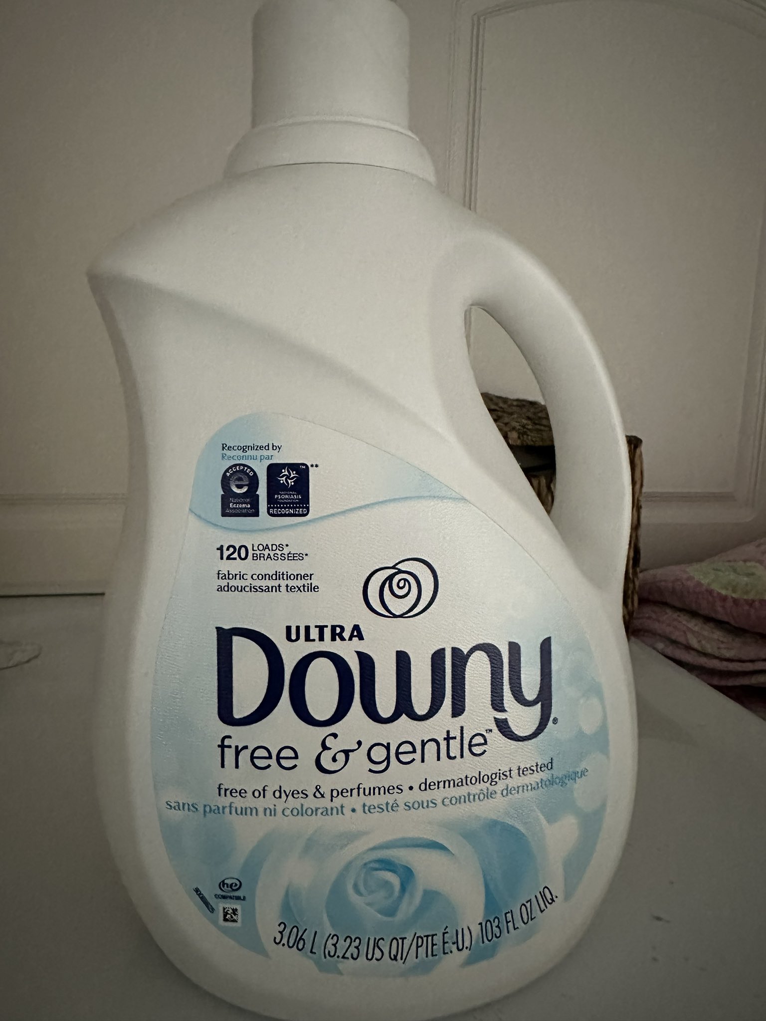 ULTRA DOWNY 'free & gentle' LIQUID FABRIC SOFTENER IS