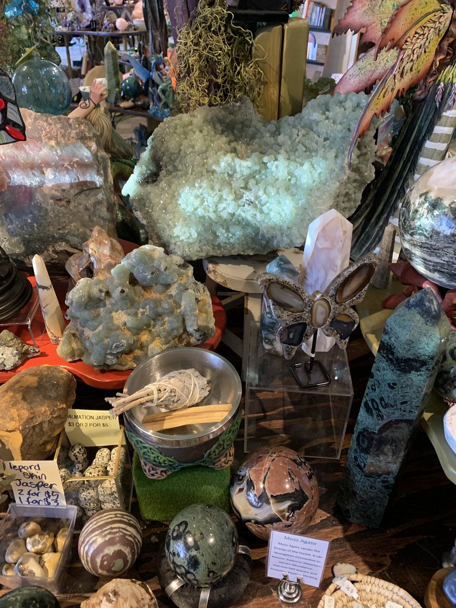 franksgarcia4's tweet image. I exhale my chaos.. #crystals #enchantedforrest