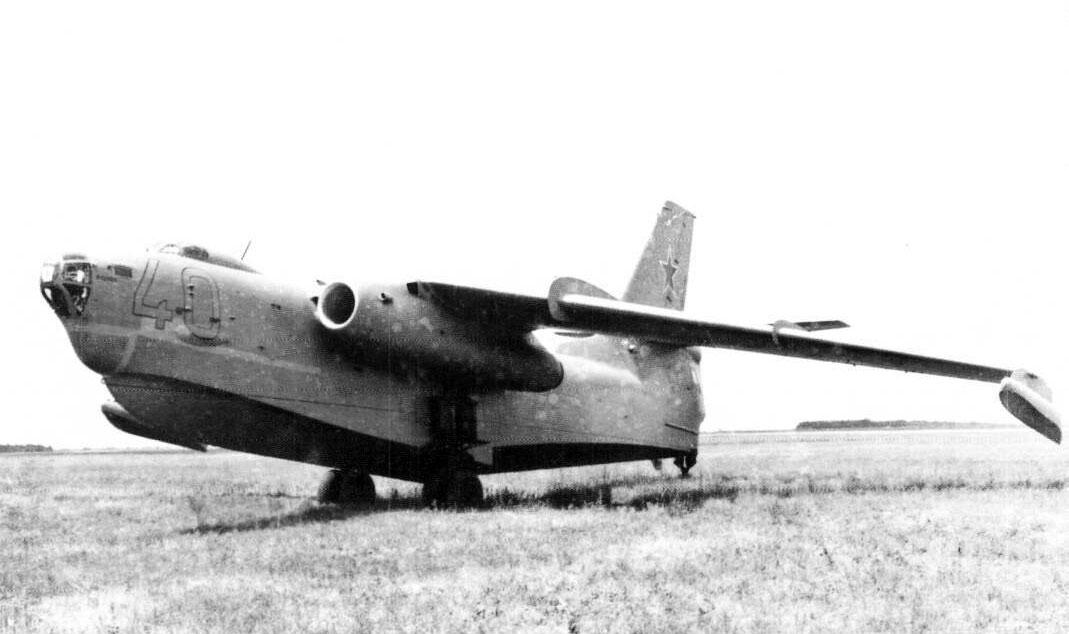 EnglishMow's tweet photo. 1956 #Beriev #Be10 - the Soviet Union jet-powered #flyingboat. The plane set the world speed record of 912km/h among the flying boats class planes (its std max. speed was 880km/h). Be-10's max range was 4800kms. Flying range - 2960kms. Armament - cannons and bombs/ torpedo. https://t.co/ZziTPttK0F