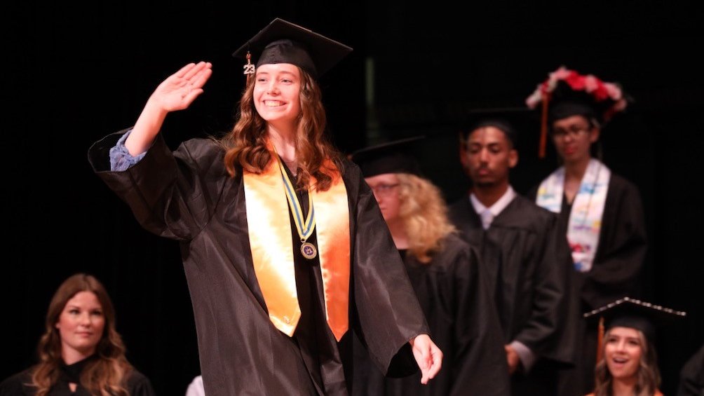 marioncsd's tweet photo. 🎓🎓🎓
The Class of 2023 knocked it out of the park at graduation on Friday night.
Congratulations to all of our seniors and their families and best wishes in all that you do.
Check out more than 165 photos here: https://t.co/ddSjumiiCz
#MarionPride
🎓🎓🎓 https://t.co/IMQvqI6uTy